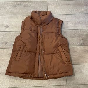 I’m selling this brown puffer vest. It is a size medium.